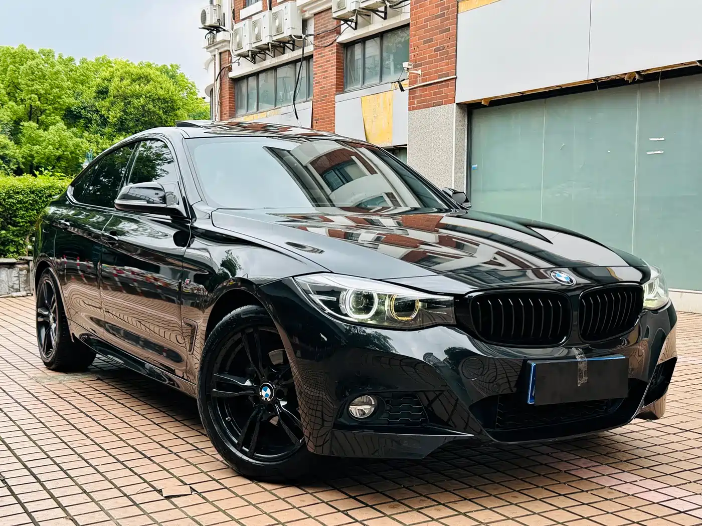 BMW 3 Series GT 2019 320i M Sport Black Night Edition фото 3