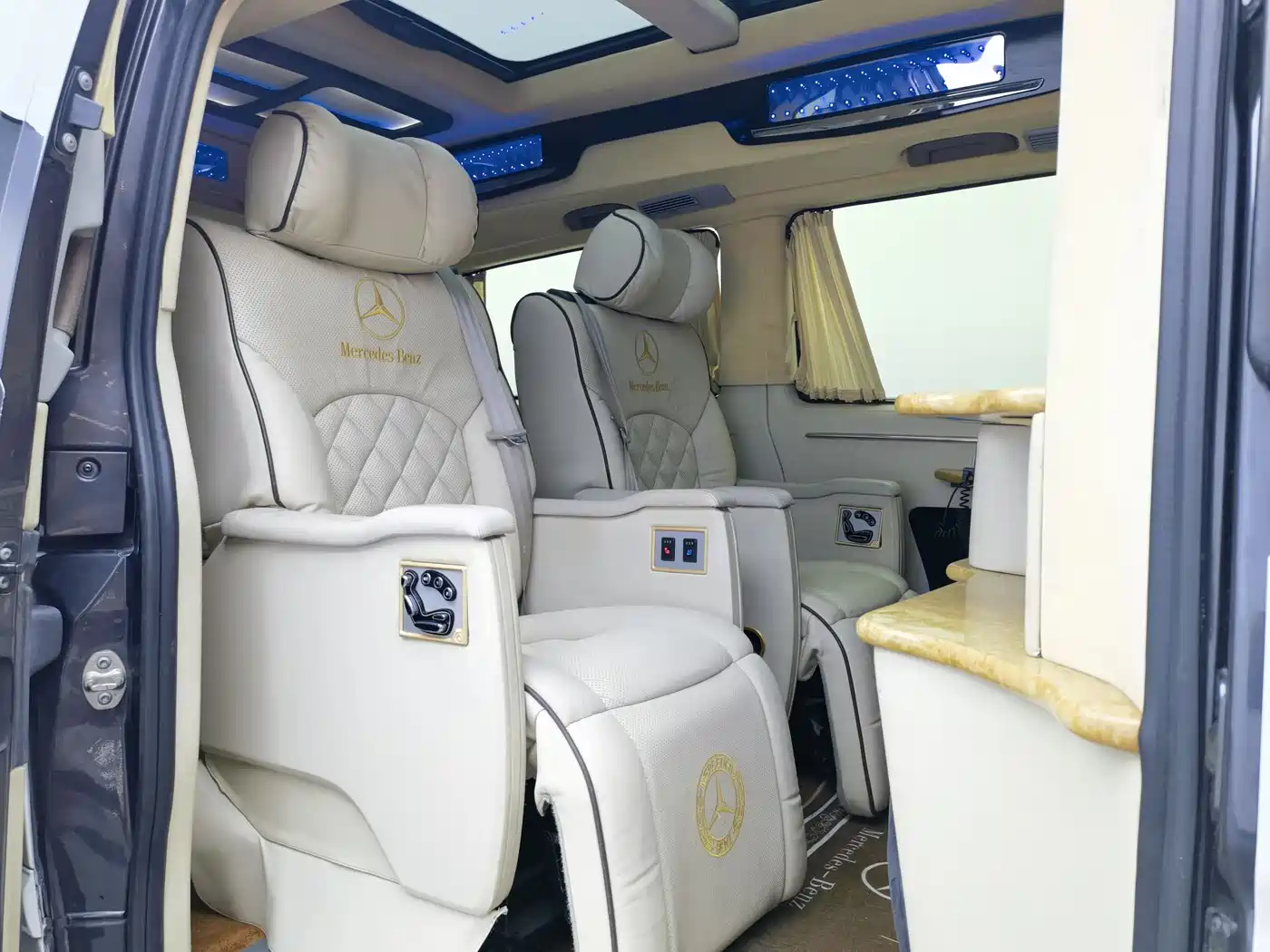 Mercedes-Benz Vito 2011 2.5L 7-Seat Executive Edition фото 6