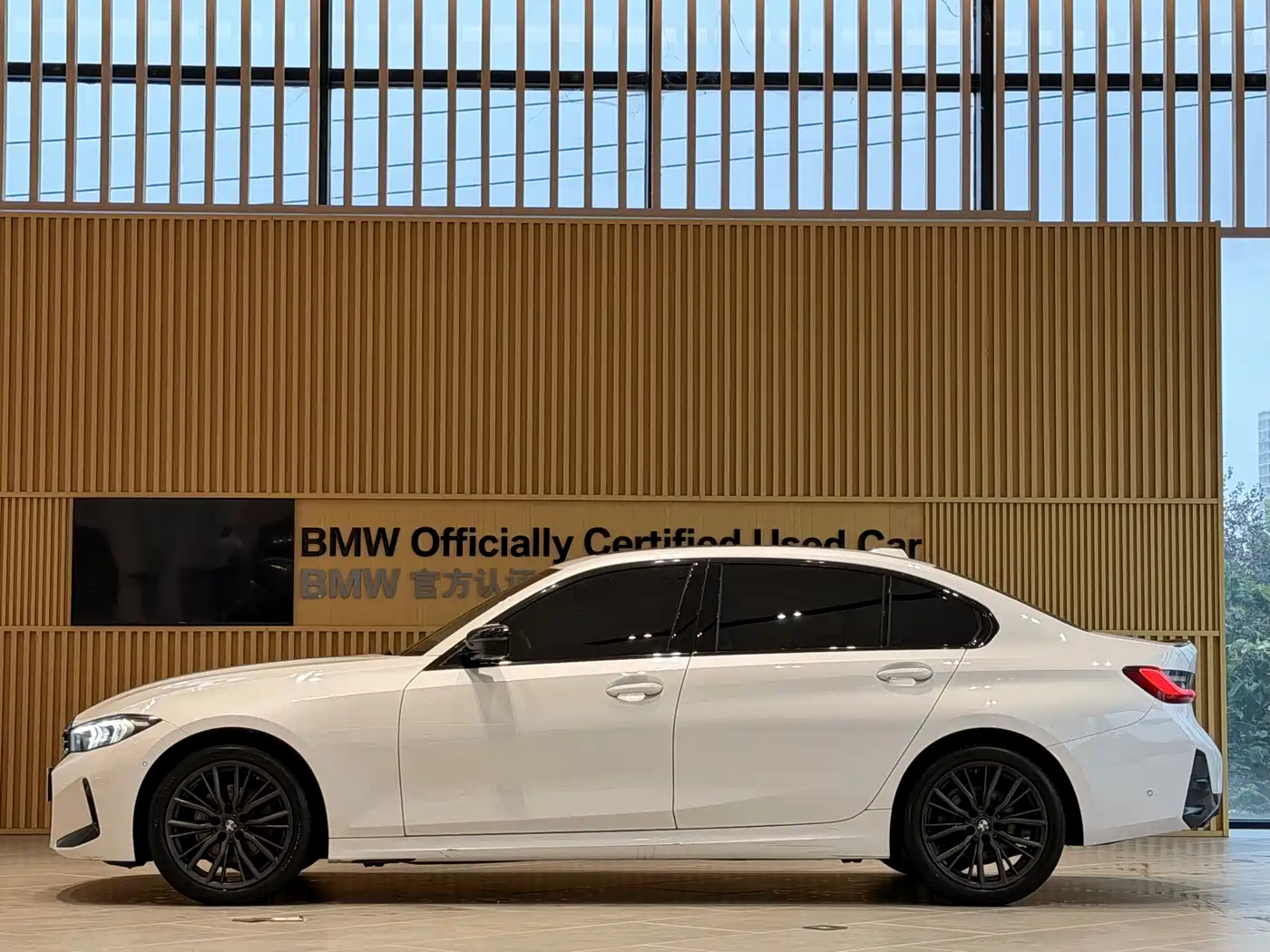 BMW 3 Series 2023 325Li M Sport Black Night Package фото 2