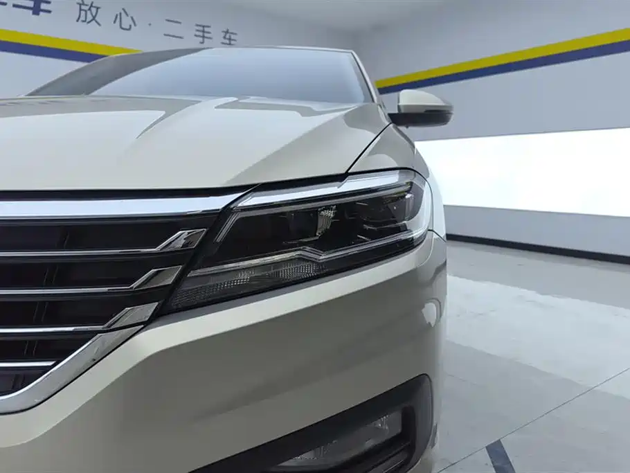 Volkswagen Lavida 2021 1.5L Auto Comfort Edition фото 5