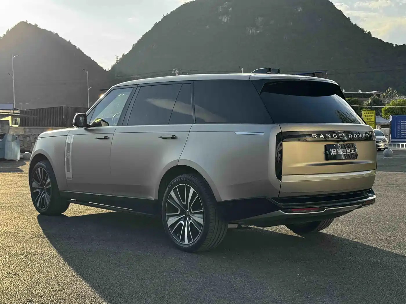 Land Rover Range Rover 2023 2023 3.0 L6 400PS Genesis Extended Version