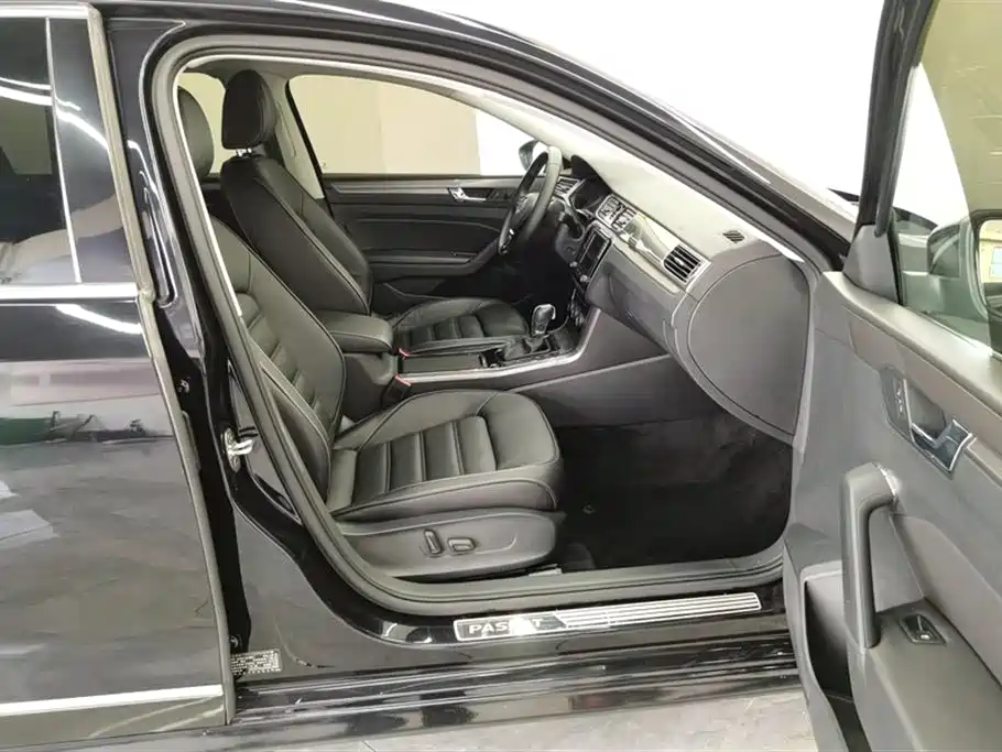 Volkswagen Passat 2017 330TSI DSG Prestige фото 8