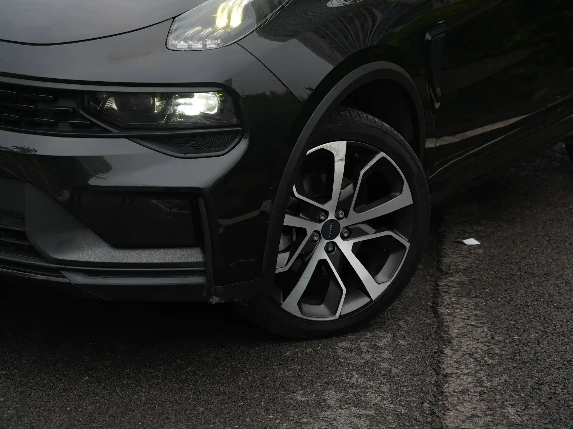 Photo 5 - Lynk & Co 01