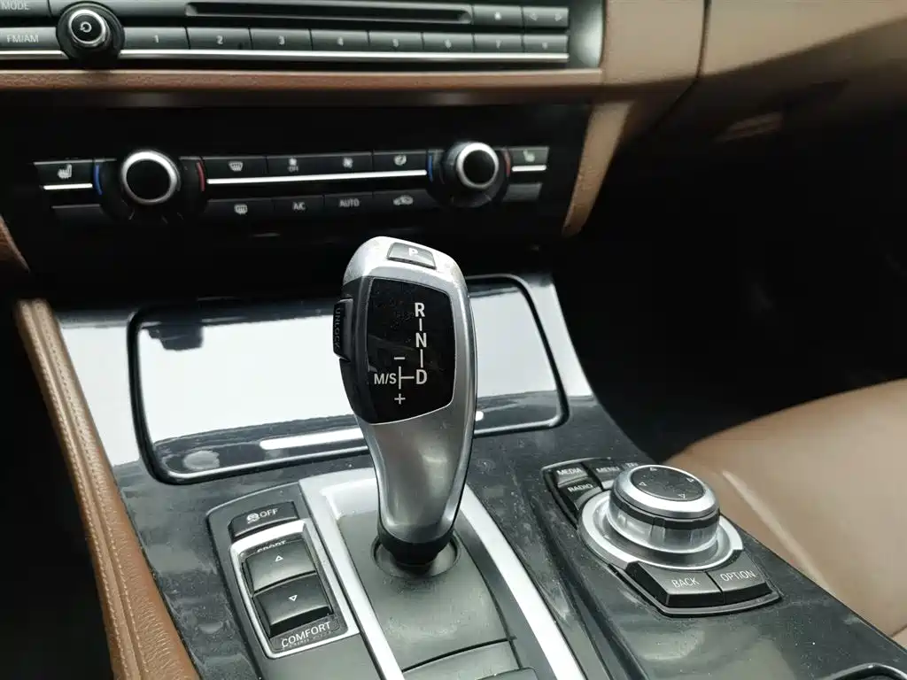 BMW 5 Series 2017 520Li Classic Edition фото 13