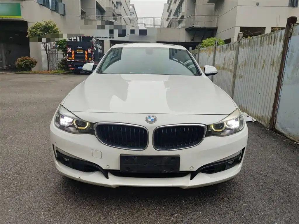 BMW 3 Series GT 2018 320i Fashion фото 3