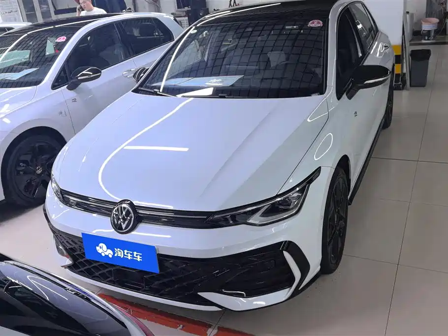 Volkswagen Golf 2025 300TSI R-Line фото 2