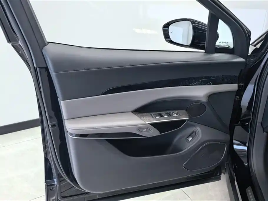 Hongqi Tian Gong 08 2025 680 Ultra AWD фото 7