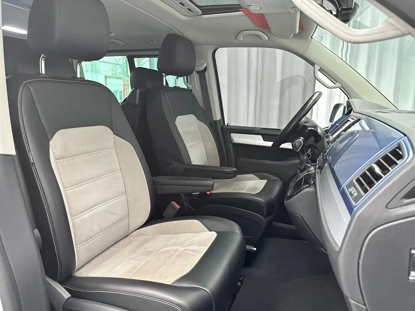 Volkswagen Multivan 2018 2.0TSI 4WD Leisure Edition 7-Seater фото 40