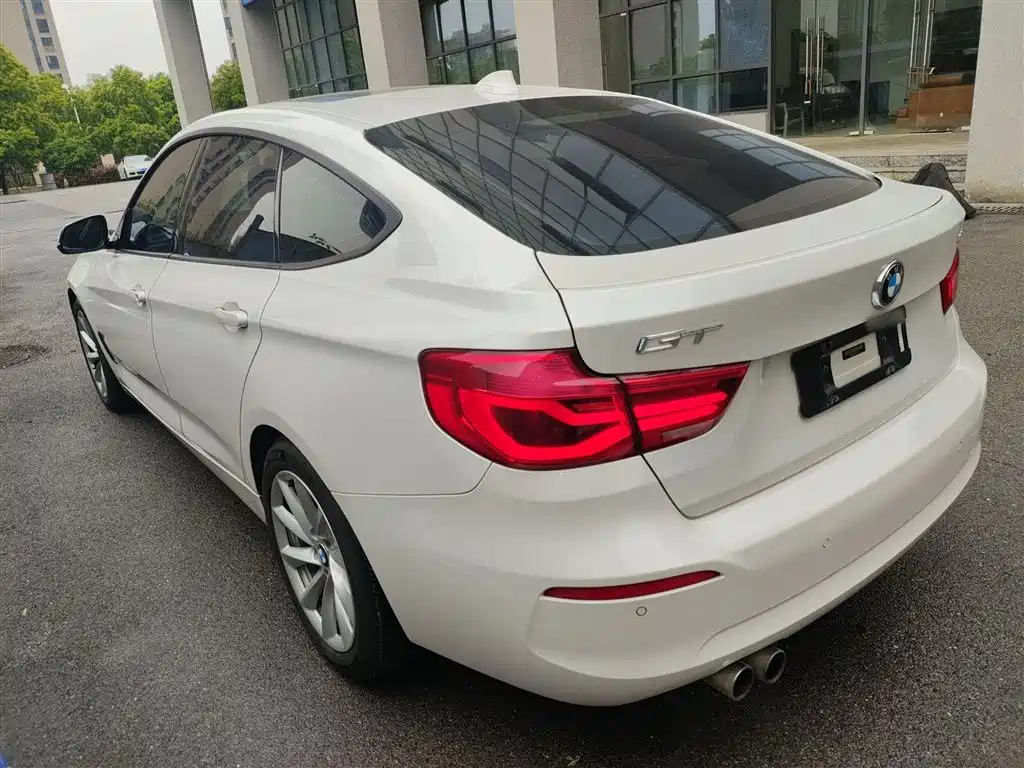 BMW 3 Series GT 2018 320i Fashion фото 23