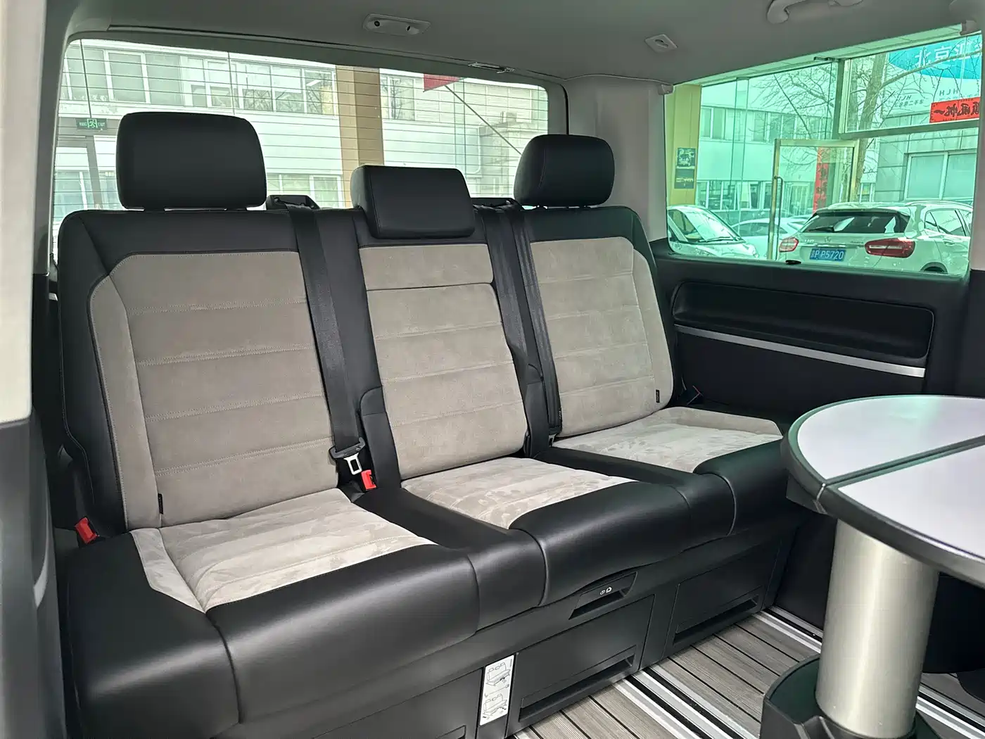 Volkswagen Multivan 2018 2.0TSI 4WD Leisure Edition 7-Seater фото 36