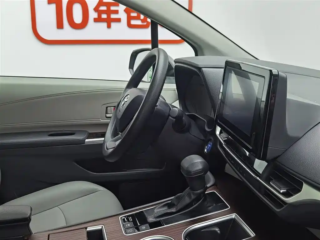 Toyota Granvia 2023 2.5L Hybrid Comfort Edition фото 22