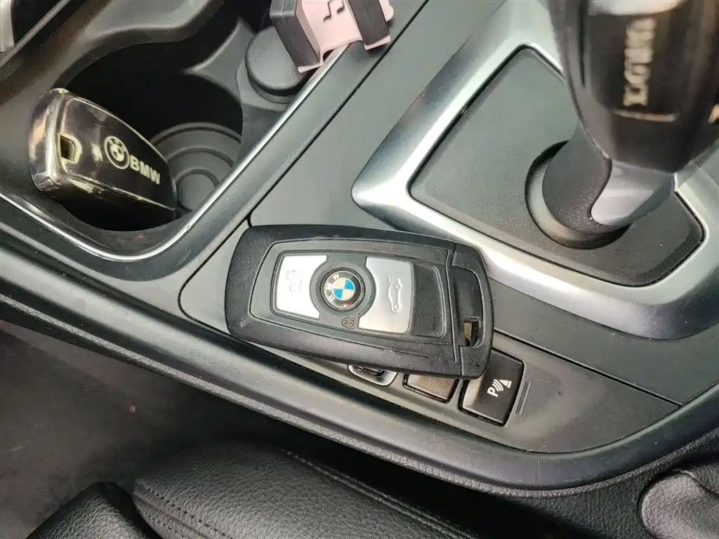 BMW 3 Series GT 2018 320i Fashion фото 17