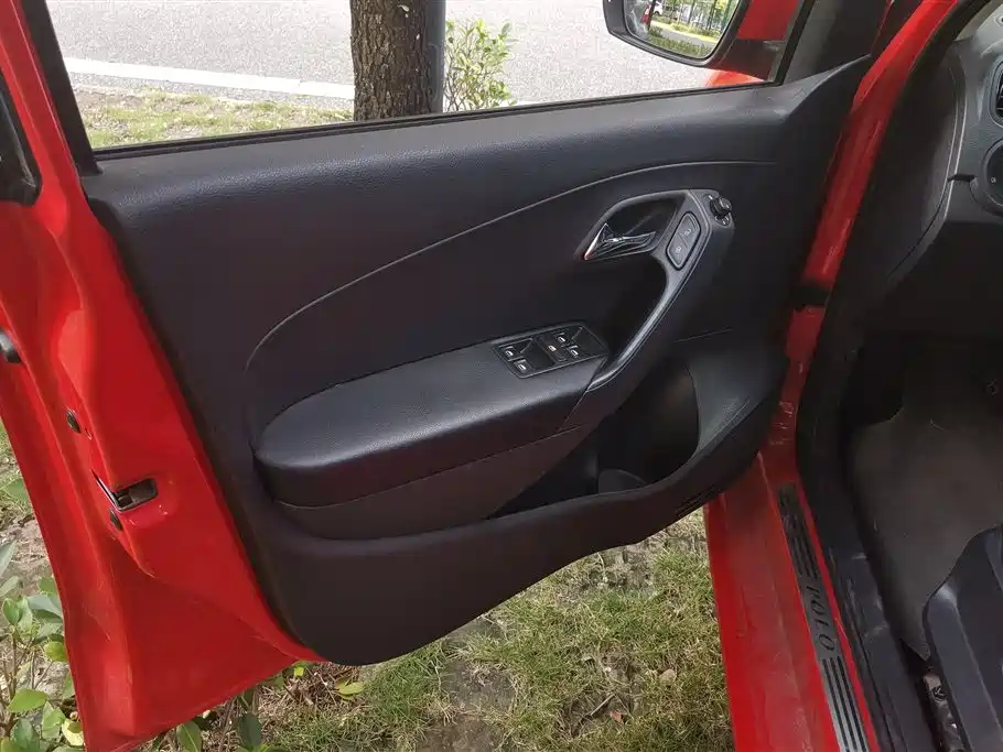 Volkswagen Polo 2014 1.4L Manual Trend Edition фото 7