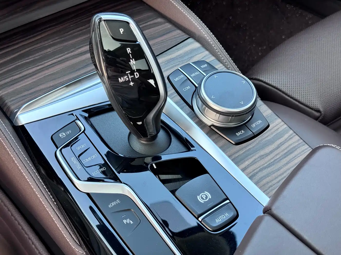 BMW 5 Series New Energy 2020 530Le Range Upgrade Pioneer Edition фото 21