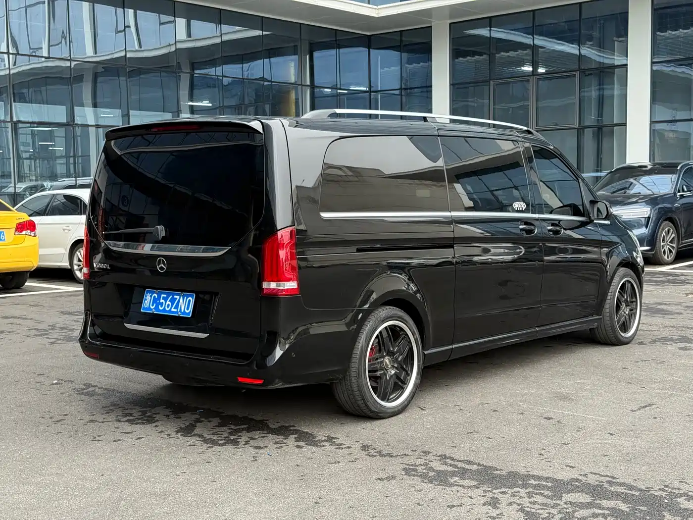 Mercedes-Benz V-Class 2018 V 260 L Premium Long Wheelbase Edition China VI фото 4