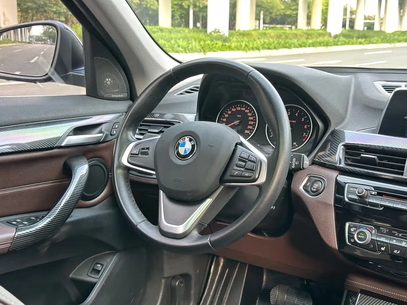 BMW X1 2018 xDrive20Li Premium Model фото 4