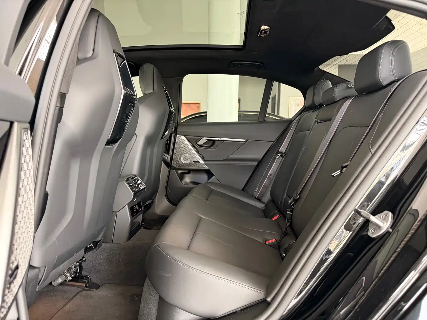 BMW M5 New Energy 2025 M5 фото 21