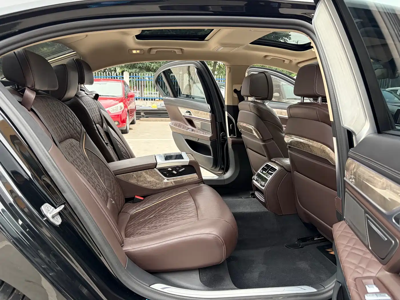 BMW 7 Series 2021 Model 740Li Leading Luxury Package фото 15