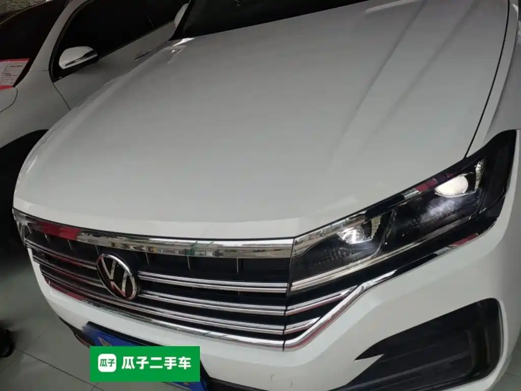 صورة 3 - Volkswagen Touareg