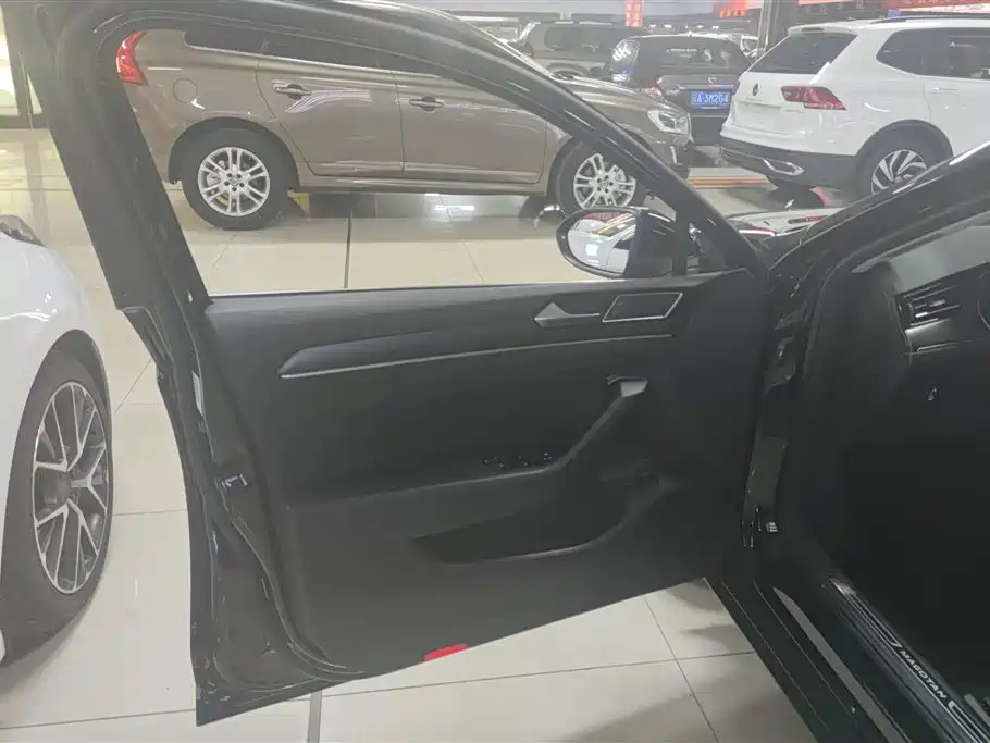 Volkswagen Magotan 2020 330TSI DSG Luxury фото 7
