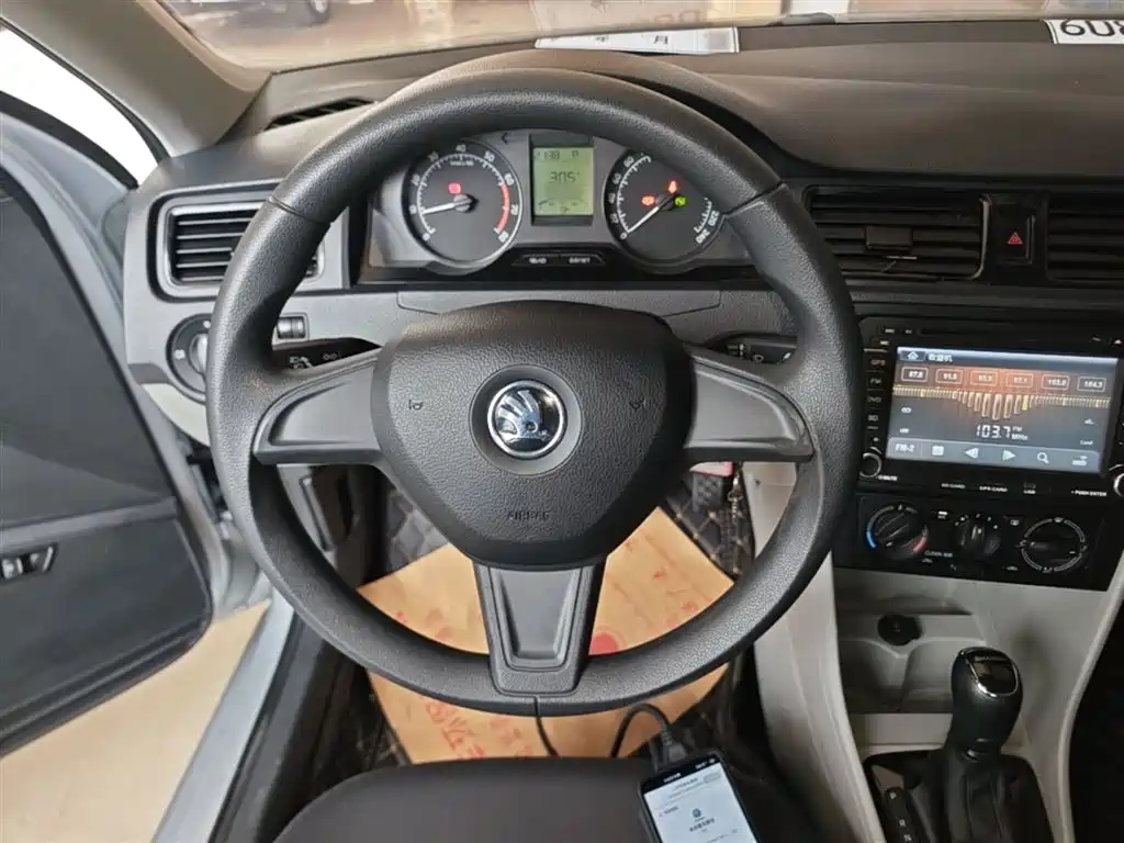 Škoda Rapid 2016 1.6L Automatic Forward Edition фото 11