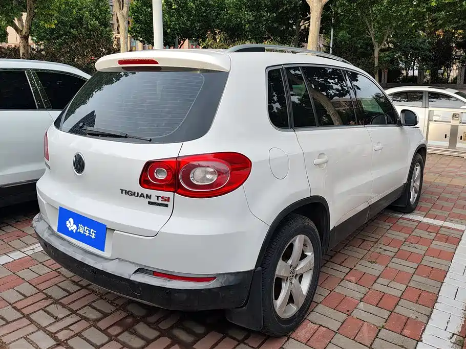 Volkswagen Tiguan 2010 1.8TSI Automatic 4WD Elite фото 3