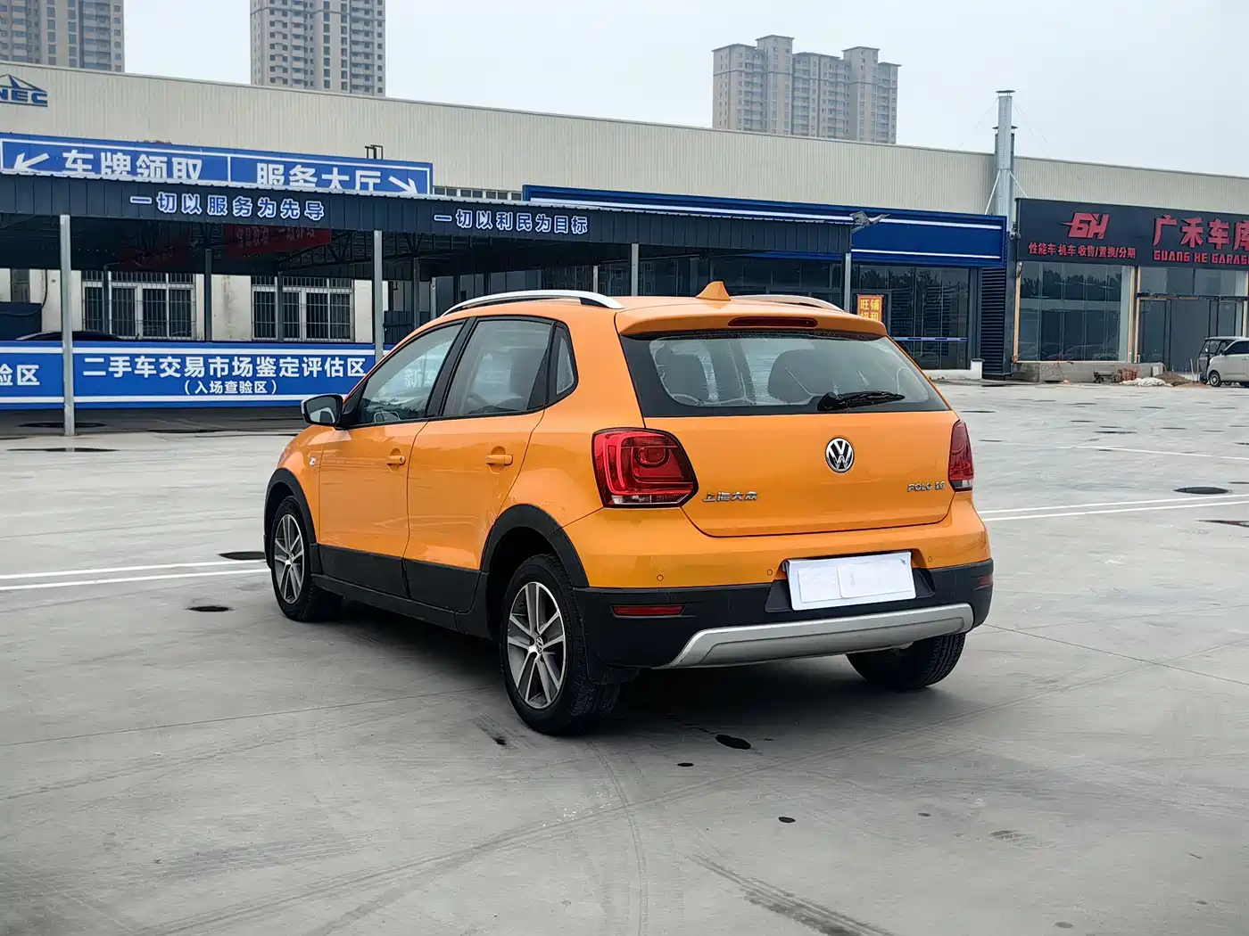 Volkswagen Polo 2014 1.6L Cross Polo Automatic фото 11