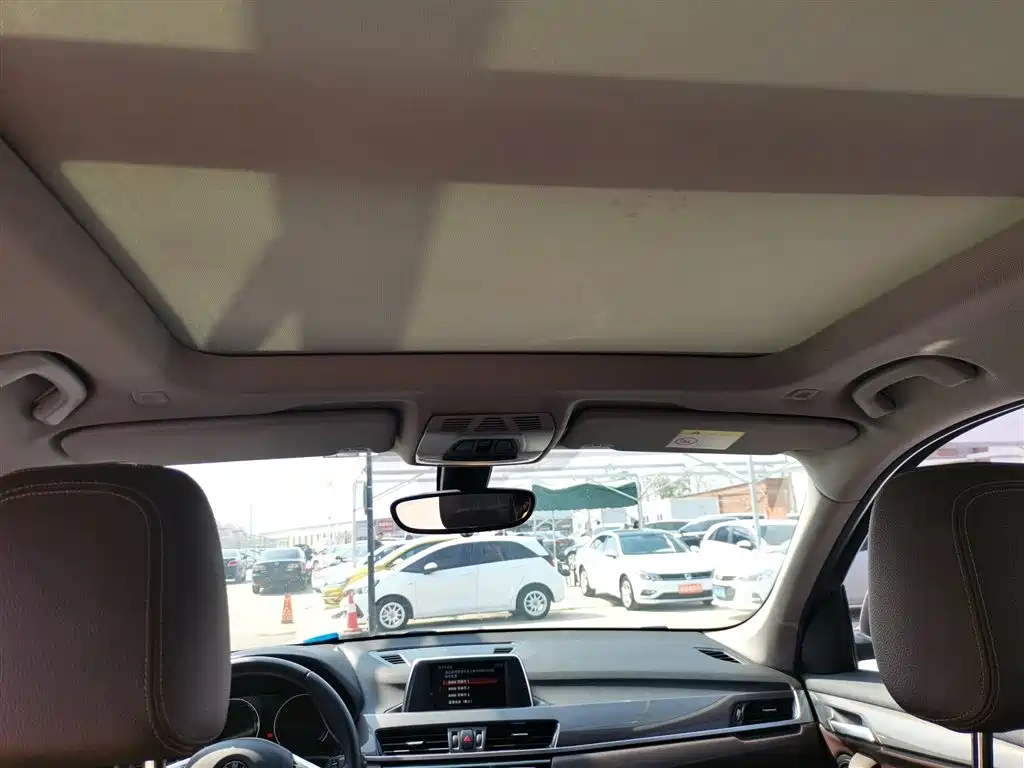 BMW X1 2018 sDrive18Li Premium Model фото 18