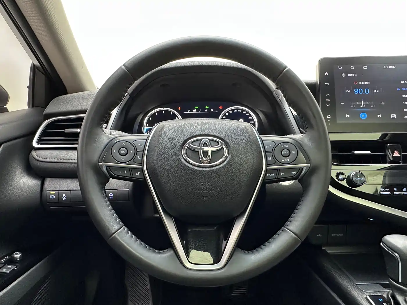 Toyota Camry 2023 2.5G Luxury Edition фото 18