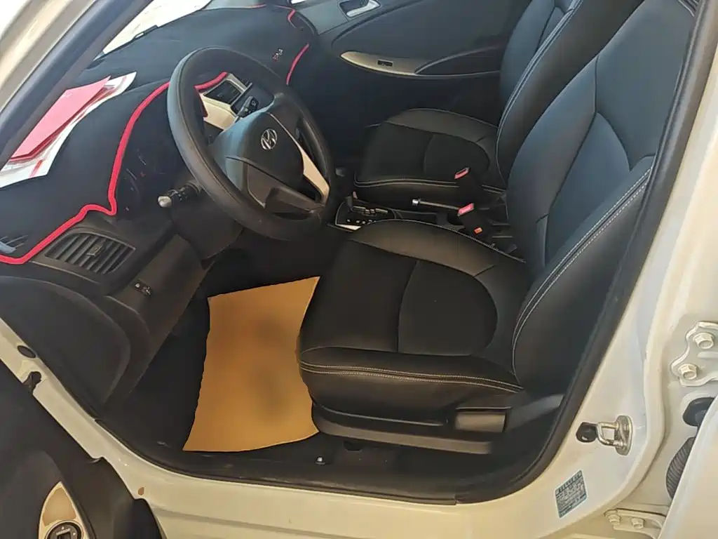 Hyundai Reina 2016 2016 1.4L Automatic GLX Leading