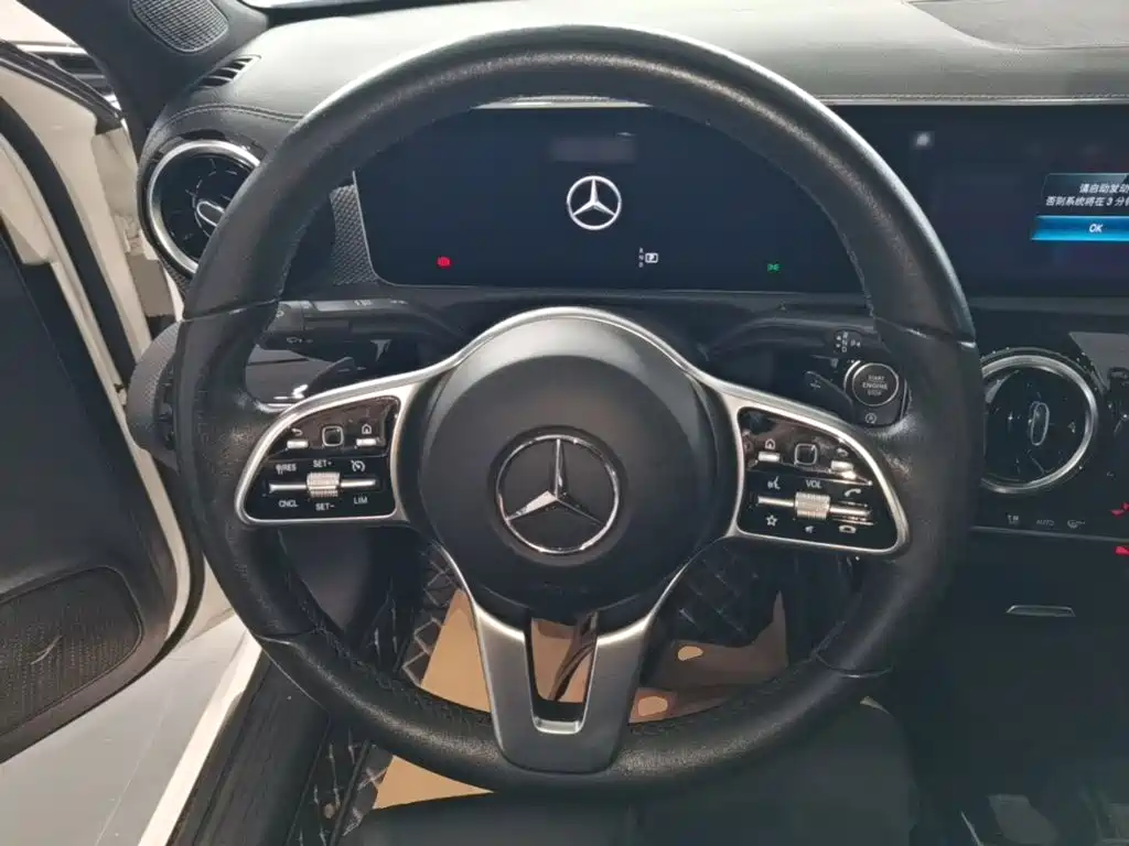 Фото 11 - Mercedes-Benz A-Class