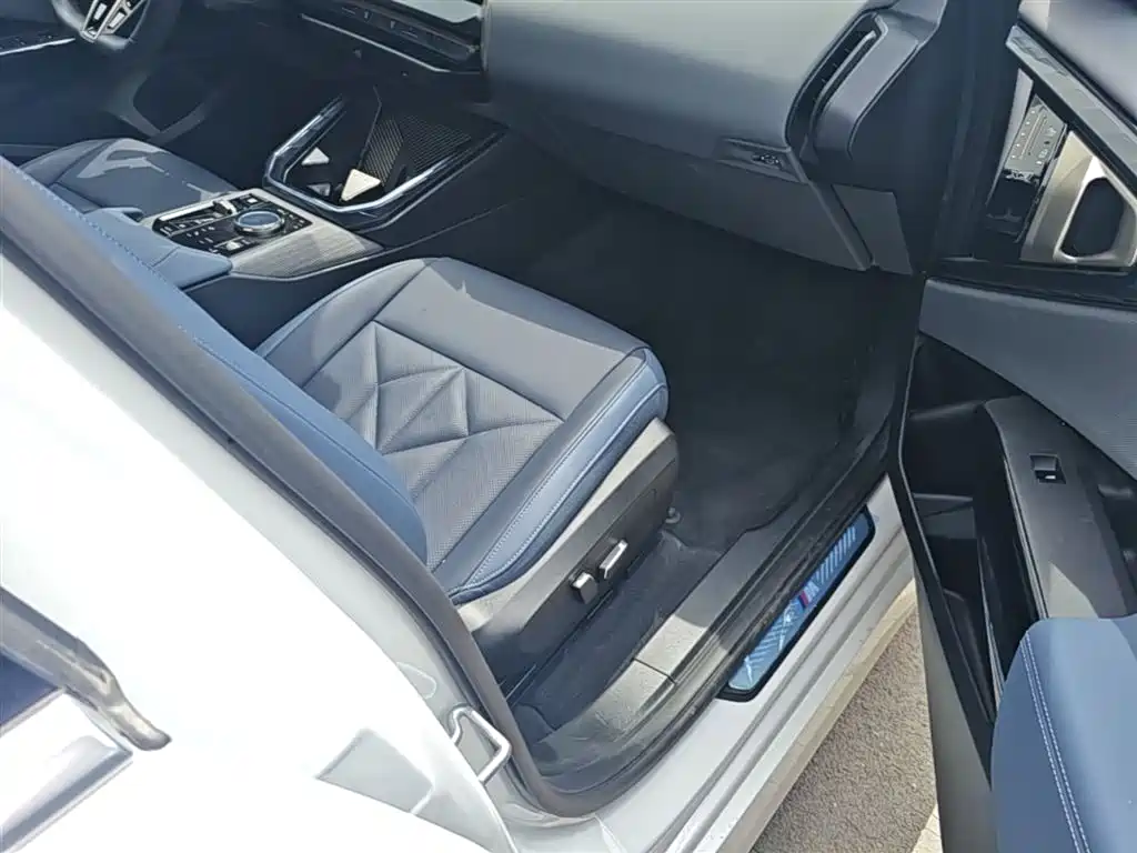 BMW X3 2025 xDrive30L Leading M Sport Package фото 11