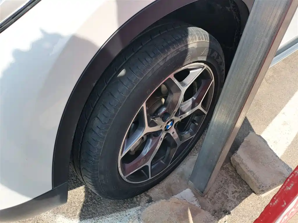 BMW X1 2018 sDrive18Li Premium Model фото 23