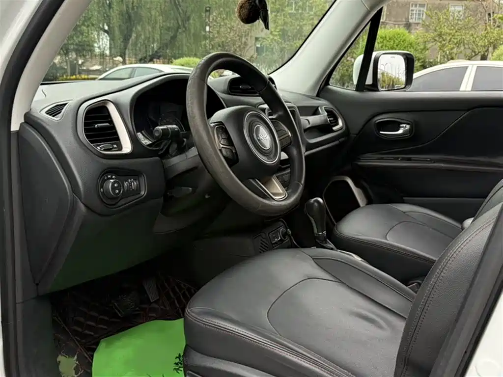 Jeep Renegade 2019 2018 Connected Large Screen Edition 180T Automatic Kinetic+