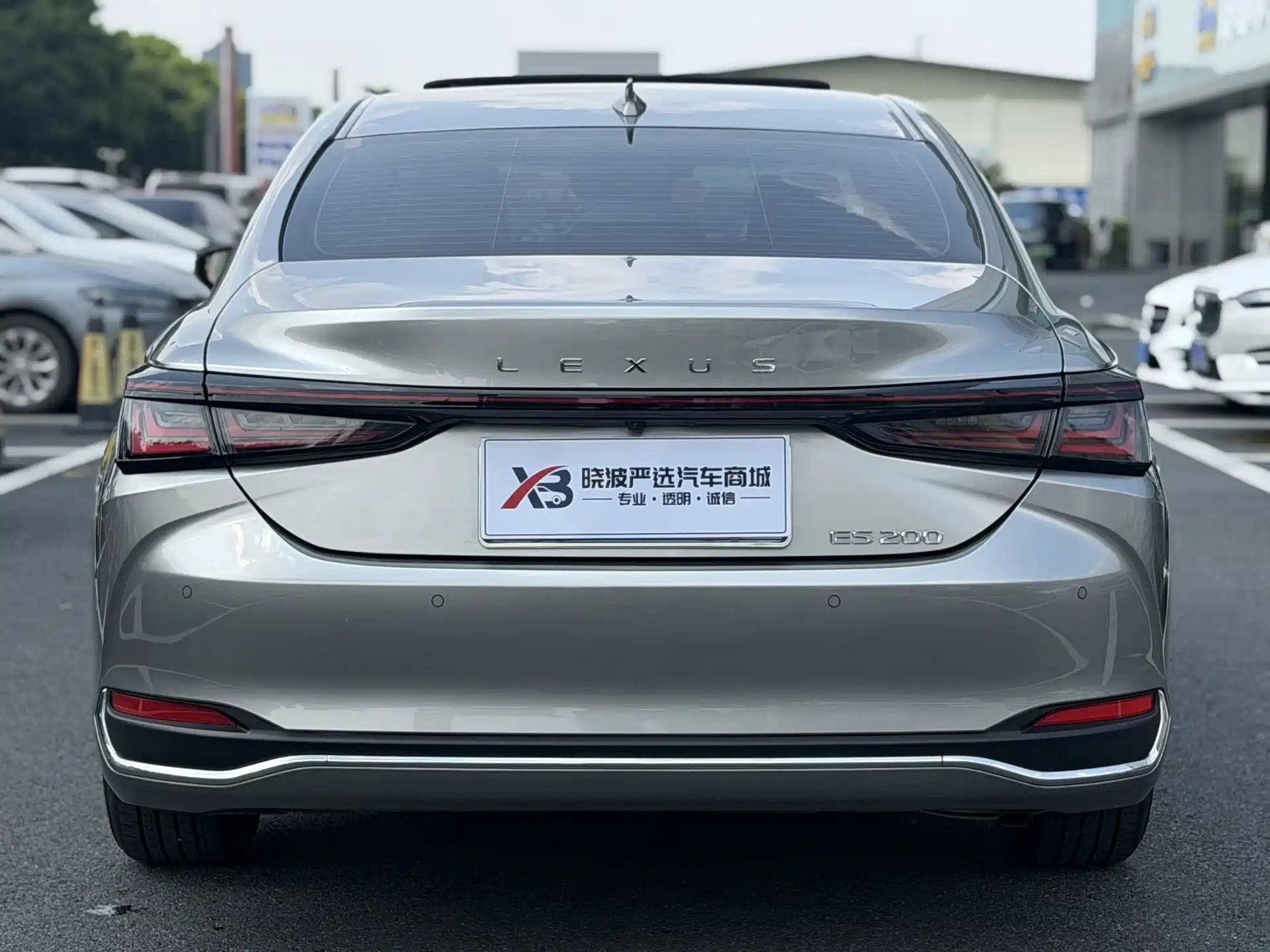 Фото 2 - Lexus ES