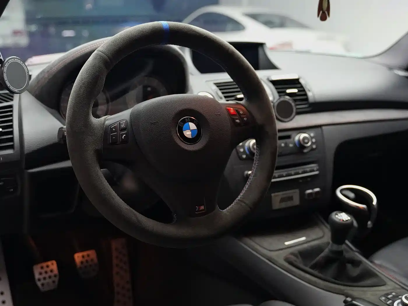 BMW 1 Series M 2011 1M Coupe фото 13