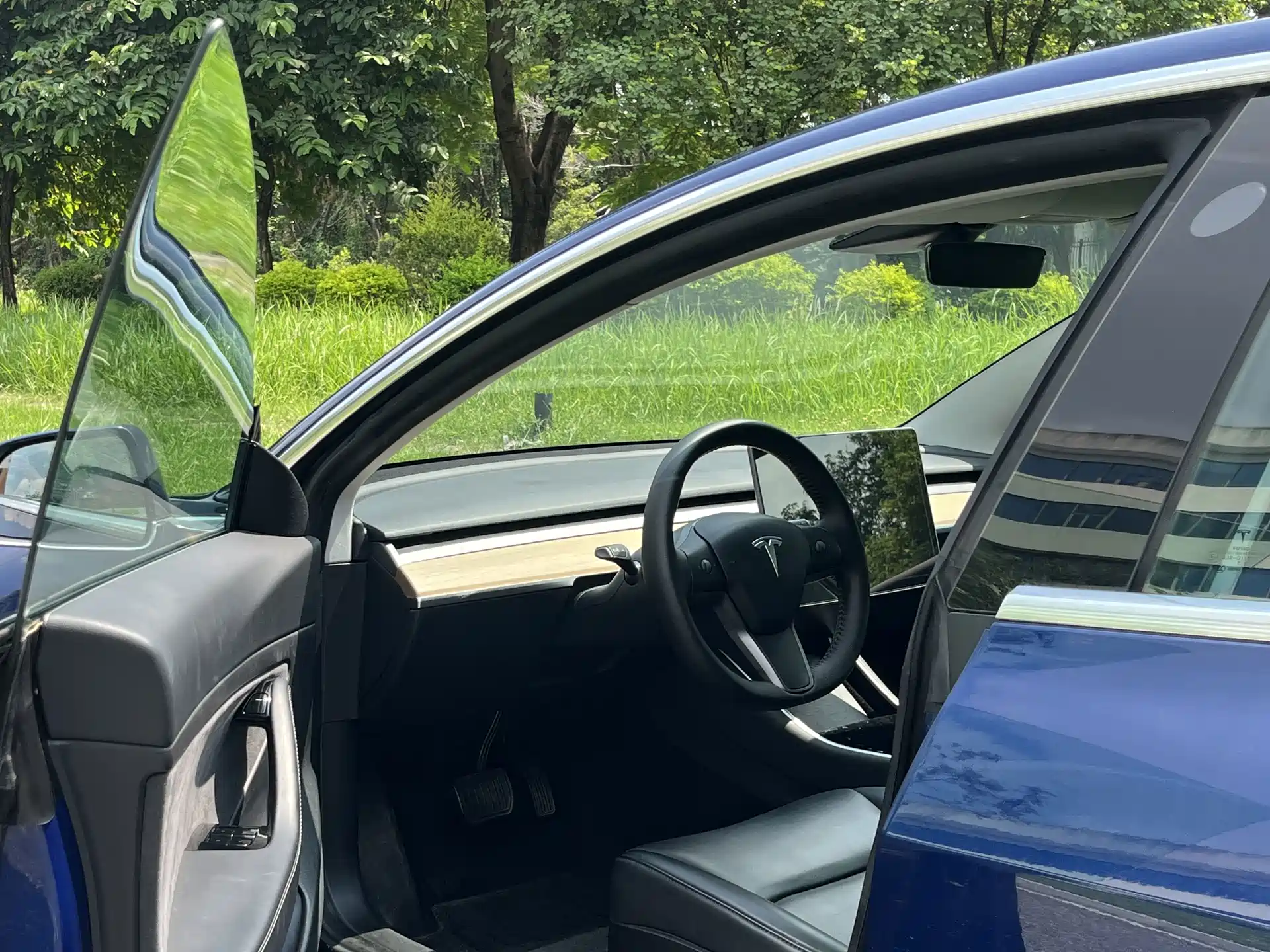 Фото 10 - Tesla Model 3