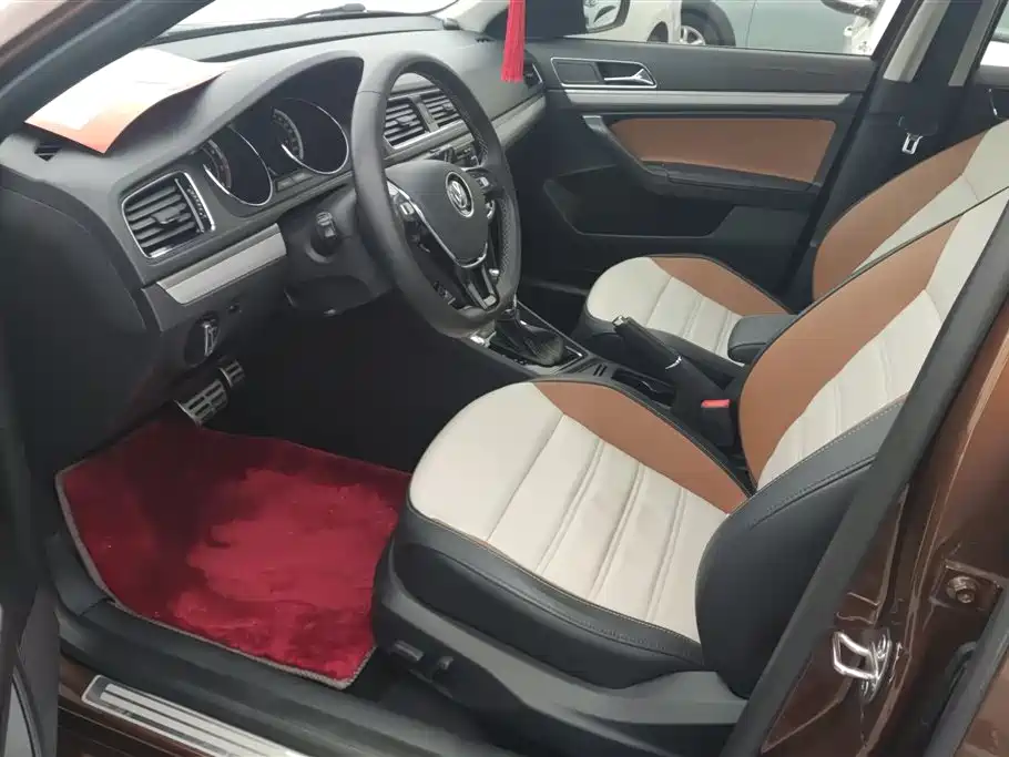 Volkswagen Gran Lavida 2016 230TSI DSG Luxury Edition фото 9