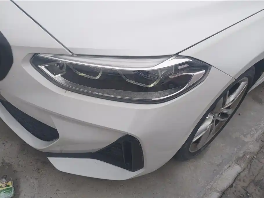 BMW 1 Series 2023 120i M Sport фото 5