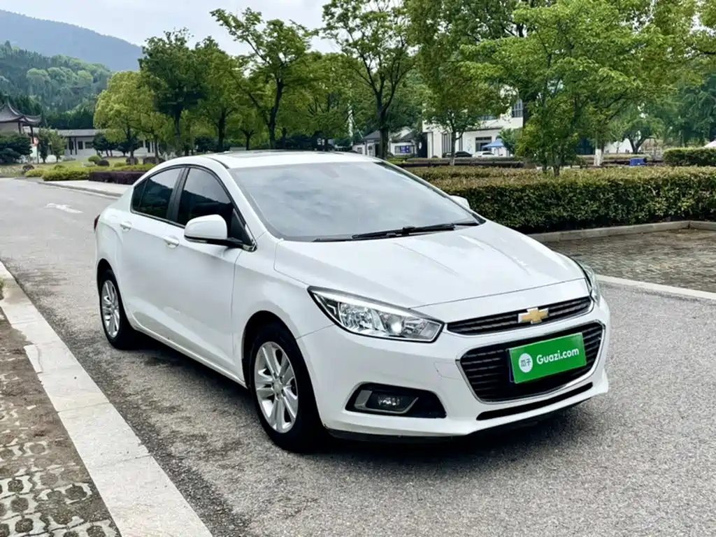 Photo 11 - Chevrolet Cruze
