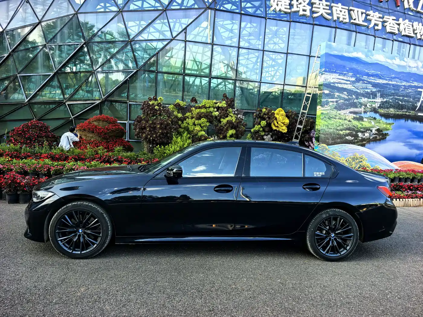 BMW 3 Series 2021 330Li xDrive M Sport Night Edition фото 3