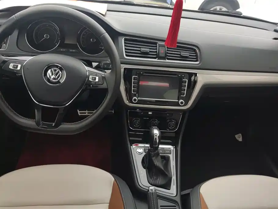 Volkswagen Gran Lavida 2016 230TSI DSG Luxury Edition фото 12