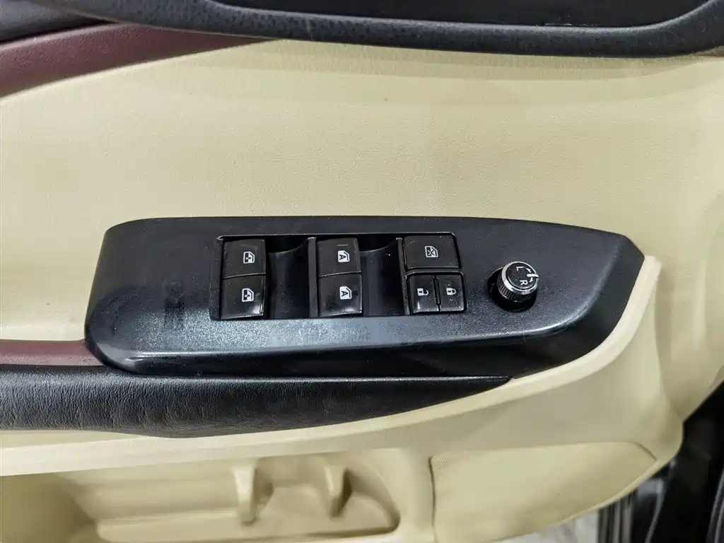Toyota Highlander 2015 2.0T AWD Elite Edition 7-seater фото 9