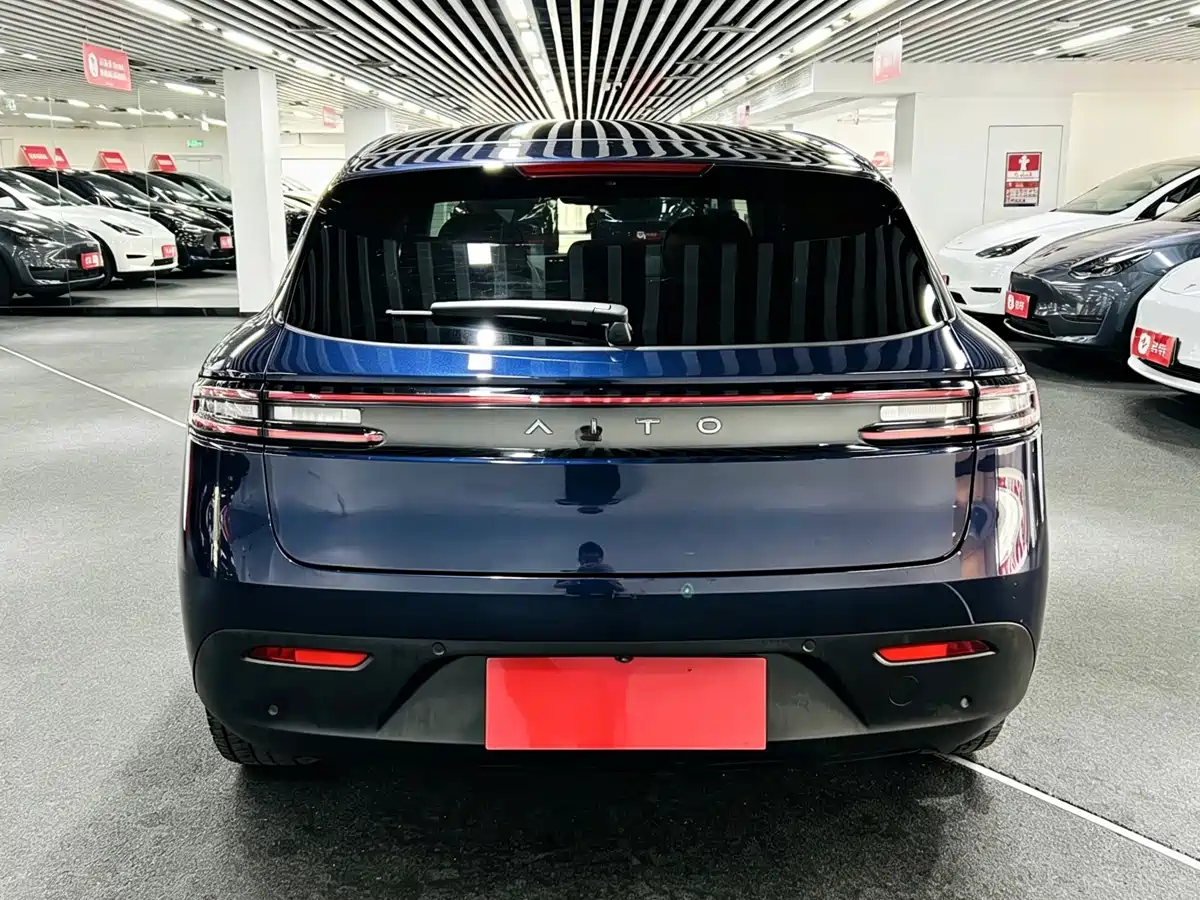 AITO Wenjie AITO M5 2022 Extended Range AWD Performance Edition фото 5