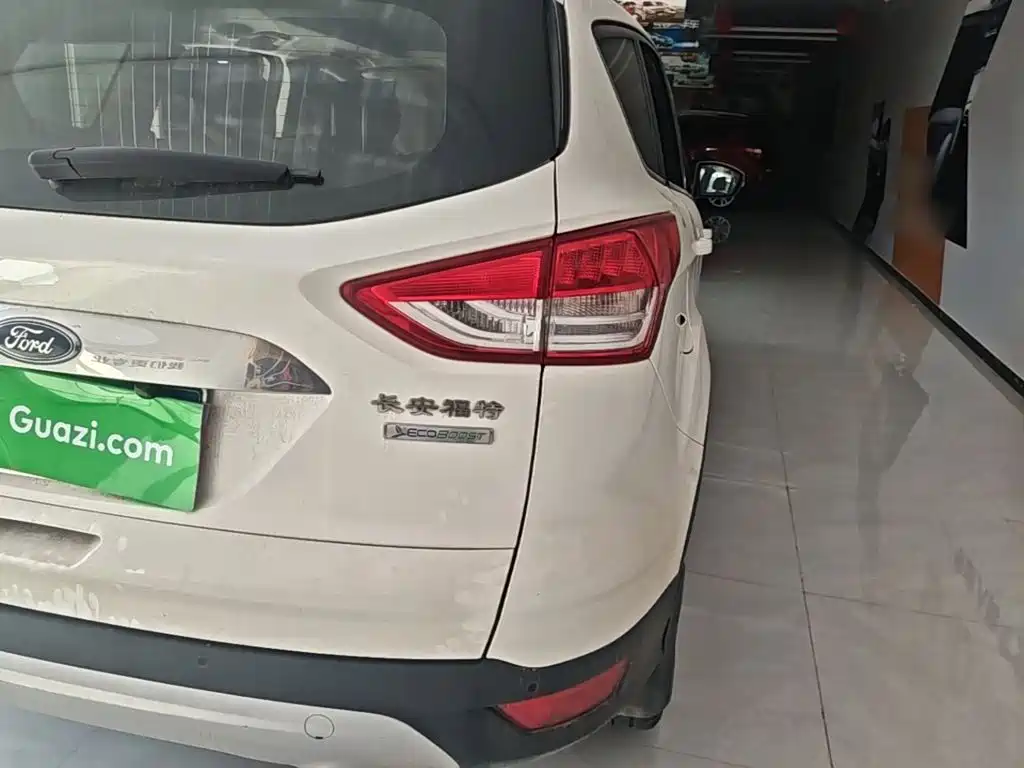 Фото 8 - Ford Kuga