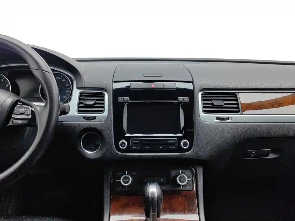 Фото 12 - Volkswagen Touareg