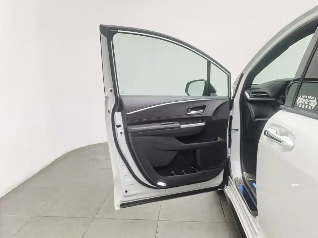 Photo 8 - Toyota Sienna