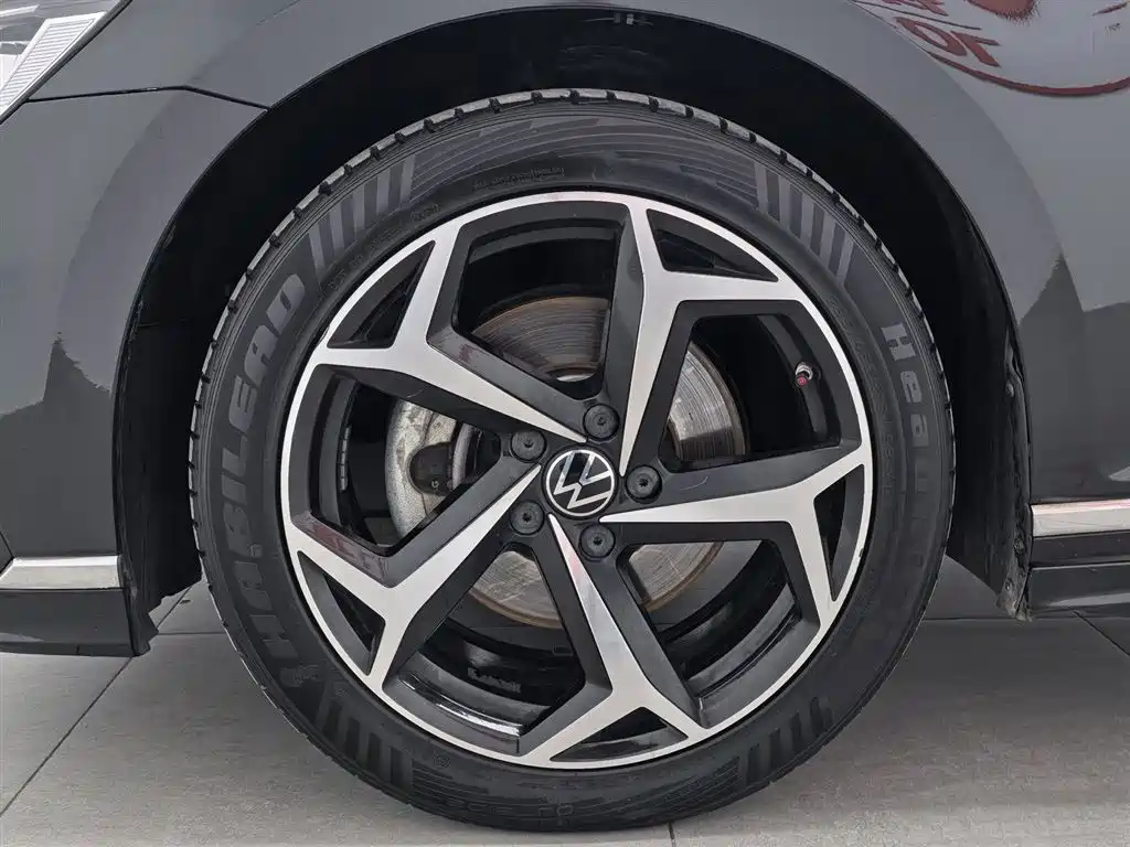 Volkswagen Magotan 2023 Model 2 Million Commemorative Edition 330TSI DSG Luxury фото 17