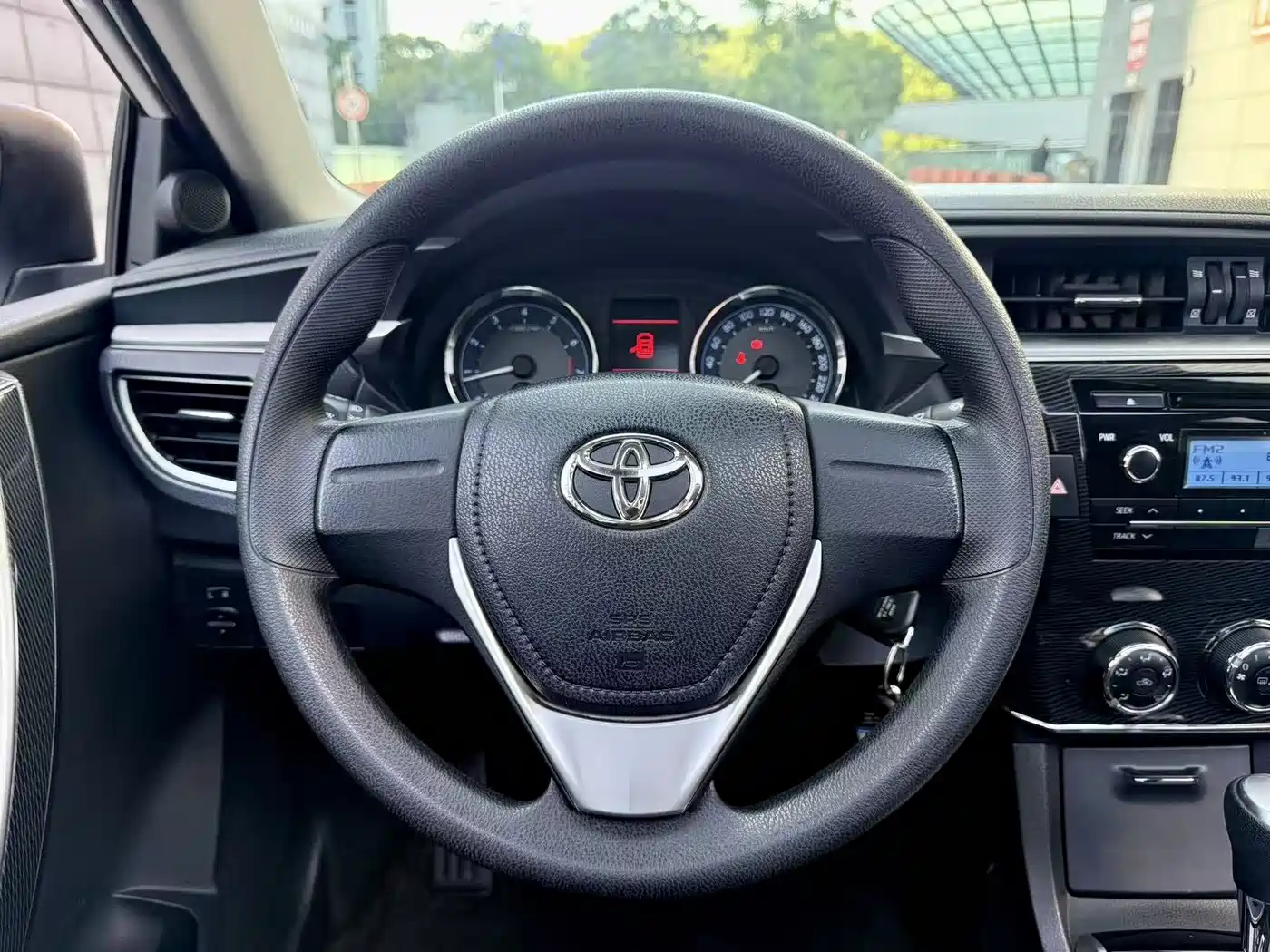 Toyota Corolla 2014 1.6L CVT GL-i фото 11