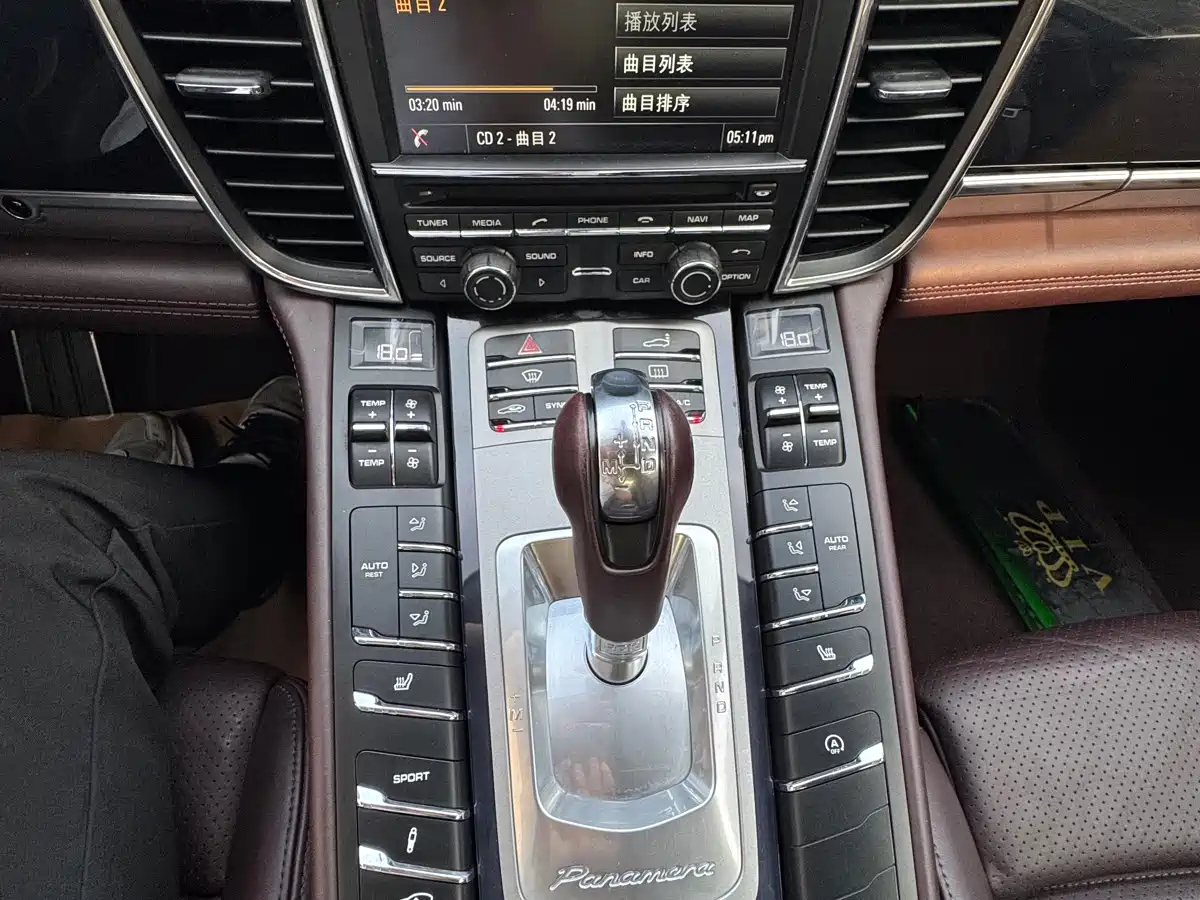 Porsche Panamera 2014 Panamera 4 3.0T фото 9